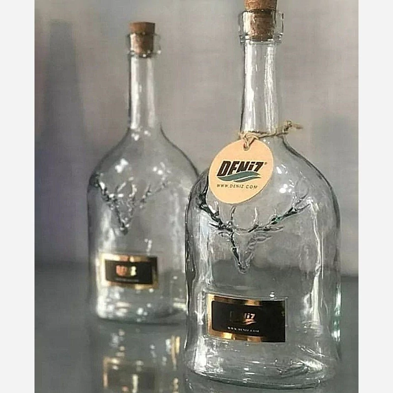 بطری آب طرح گوزن در چوب پنبه شیشه ای