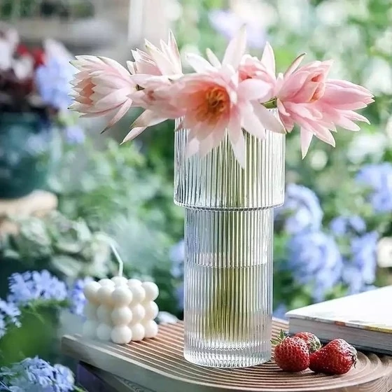 گلدان شیشه ای شیاردار