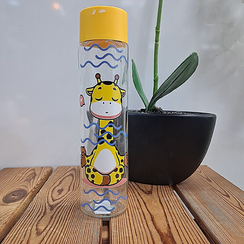 بطری آب استوانه ای کوچک زرافه